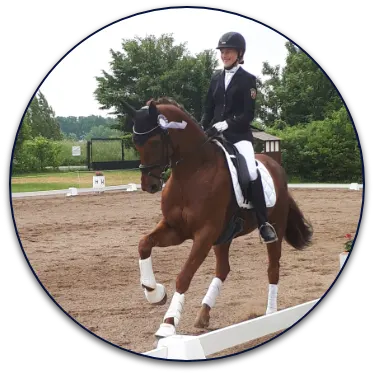 Linn Bretfeld beim Dressur-Reiten